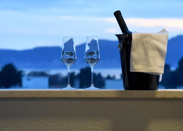 K&p - Luxurious Retreat - Brand New !!