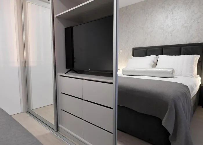 K&p - Luxurious Retreat - Brand New !! *