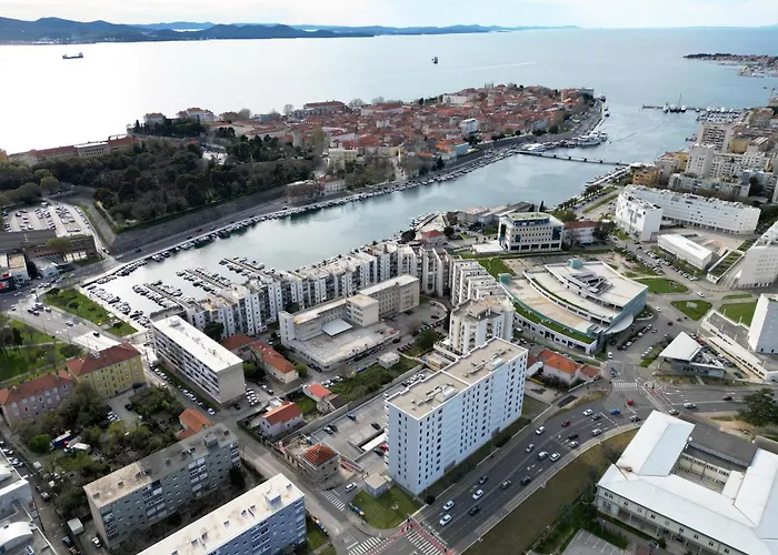 K&p - Luxurious Retreat - Brand New !! 公寓 扎达尔